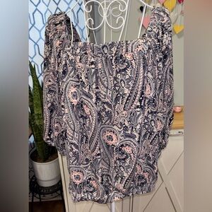 Roan & Ryan Top, Size Medium.